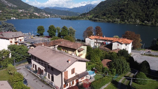 Foto Case semi ndipendenti a Ranzanico di 130 m² con 3 locali in vendita