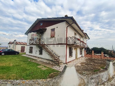 Foto Case semi ndipendenti a Tresignana Formignana di 230 m² con 10 locali