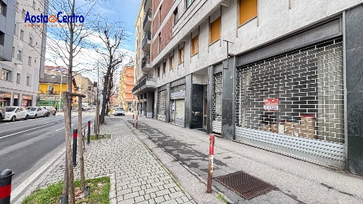 Foto Locale commerciale in Via Saint Martin de Corléans 14, Aosta Centro