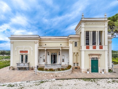 Foto Villa unifamiliare in Via Castel del Monte Snc, Corato di 635 m²