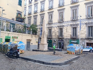 Foto Locale commerciale in Vico Santo Spirito di Palazzo, Napoli di 280 m²