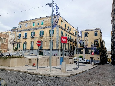 Foto Locale commerciale in Vico Santo Spirito di Palazzo, Napoli di 280 m²