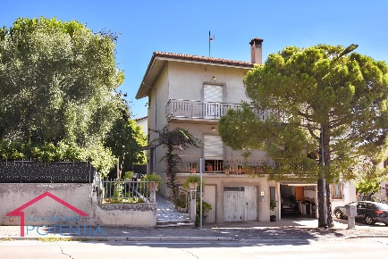 Foto Appartamento in Via Beato Girolamo Gherarducci, Recanati Centro