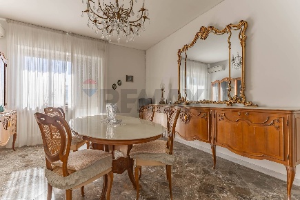 Foto Appartamento in Piazza Garibaldi 54, Bari Murat di 205 m² con 5 locali