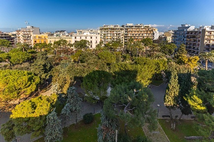 Foto Appartamento in Piazza Garibaldi 54, Bari Murat di 205 m² con 5 locali