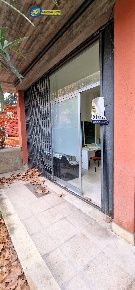 Foto Locale commerciale in Viale Bovio, Teramo Centro di 100 m² in vendita