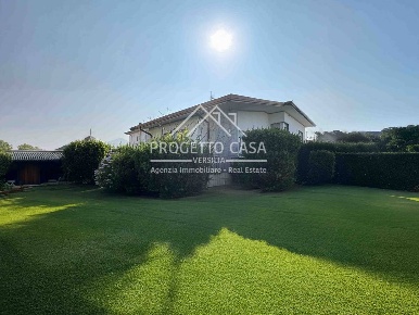 Foto Casa indipendente in via bendetto brin, Pietrasanta di 160 m²