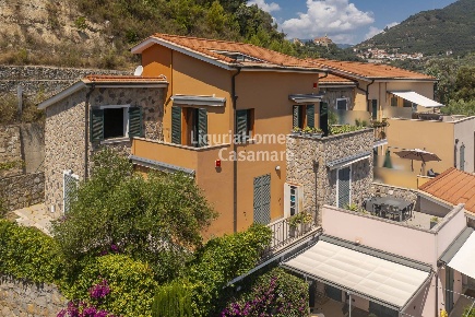 Foto Appartamento in Strada per i Piani, Castellaro di 213 m² con 7 locali