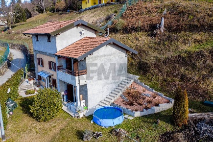Foto Villa unifamiliare in Via Adua 19, Montegrino Valtravaglia Centro