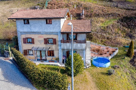 Foto Villa unifamiliare in Via Adua 19, Montegrino Valtravaglia Centro