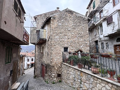 Foto Appartamento in Via Nino Bixio, Scandriglia Centro di 90 m² in vendita