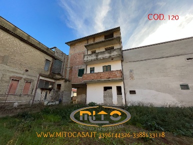 Foto Casa indipendente in VIA VENEZIA 26, Telese Terme di 600 m² in vendita