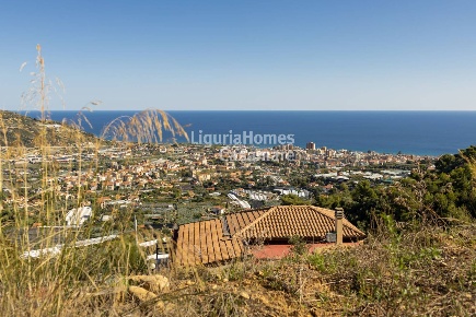 Foto Villa unifamiliare in Regione Periane, Taggia di 193 m² con 8 locali