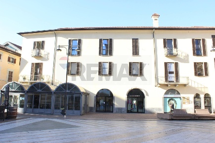 Foto Negozio in piazza San Giovanni 2, Busto Arsizio Piazza Santa Maria