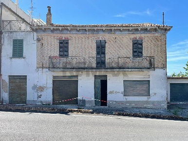 Foto Case semi ndipendenti a Belvedere Ostrense Centro di 160 m² in vendita