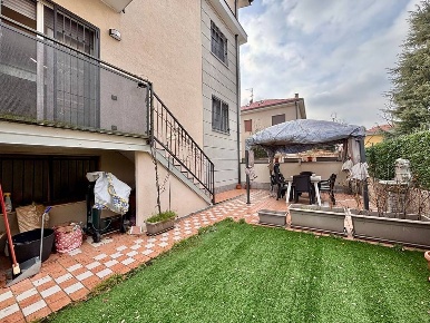 Foto Appartamento in Via Isonzo, Nova Milanese di 105 m² con 3 locali