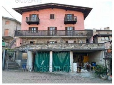 Foto Appartamento in Giovanni XXIII, Artogne di 251 m² con 6 locali