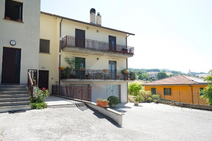 Foto Villa bifamiliare in Via del Nibbio, Gubbio di 100 m² con 6 locali