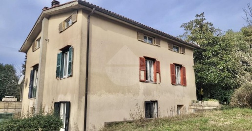 Foto Rustico in LocalitÃ  Pian Cucuzza, Capranica di 161 m² con 8 locali