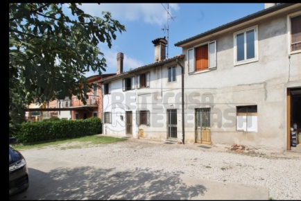 Foto Rustico in Via Sani 18, Gambellara Centro di 249 m² con 7 locali