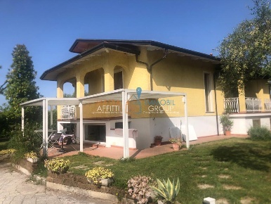 Foto Villa a schiera in Viale della Repubblica 41, Massa Cinque Vie