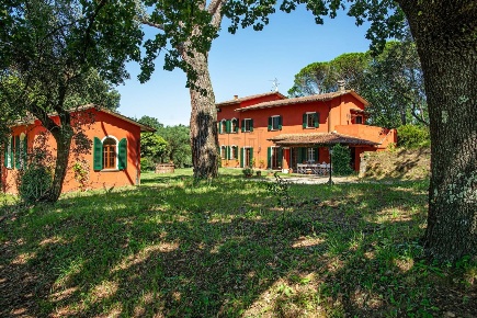 Foto Casale in Via del Marginone, Montecarlo di 320 m² con 10 locali