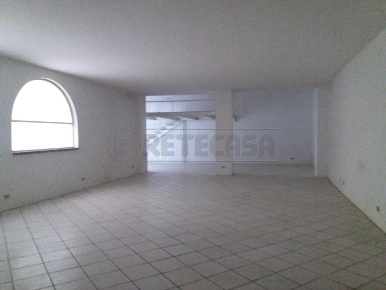 Foto Ufficio in Via XX Settembre, Crema di 190 m² con 1 locali in affitto