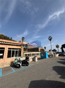 Foto Locale commerciale in MAZZARO', Taormina Mazzarò di 130 m² in vendita