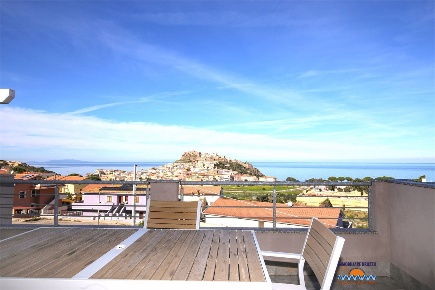 Foto Attico in Via Li Russi, Castelsardo di 50 m² con 3 locali in vendita