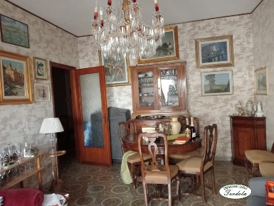 Foto Appartamento a Carrara Avenza di 90 m² con 4 locali in vendita