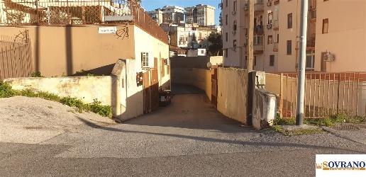 Foto Magazzino a Palermo Acquasanta di 500 m² con 1 locali in vendita