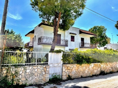 Foto Villa unifamiliare a Taranto Borgo di 260 m² con 6 locali in vendita