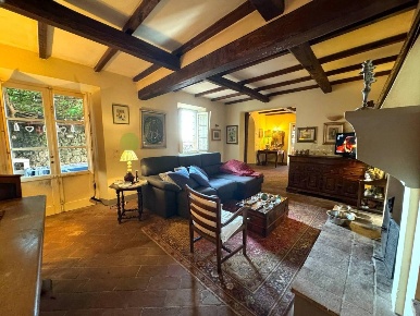 Foto Rustico a Lucca Mutigliano - Torre di 310 m² con 12 locali in vendita