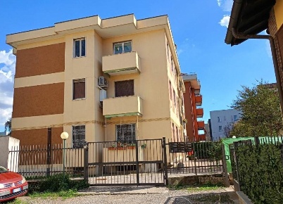 Foto Appartamento a Milano Figino di 92 m² con 4 locali in vendita