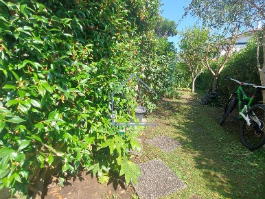 Foto Villa a schiera a Camaiore Lido di Camaiore di 190 m² con 5 locali