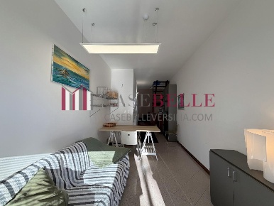 Foto Negozio a Camaiore Lido di Camaiore di 40 m² con 2 locali in vendita