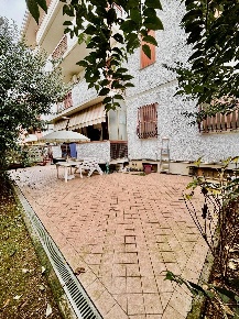 Foto Appartamento a Massa Centro di 70 m² con 4 locali in vendita