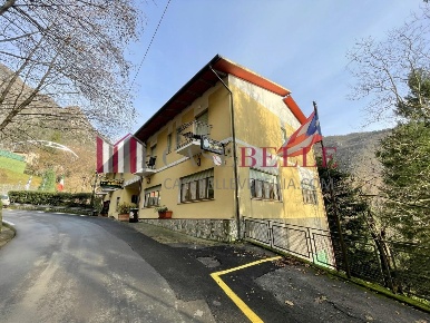 Foto Hotel a Stazzema Levigliani di 700 m² con 22 locali in vendita