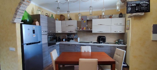 Foto Appartamento a Massa Zona Industriale di 80 m² con 4 locali in vendita