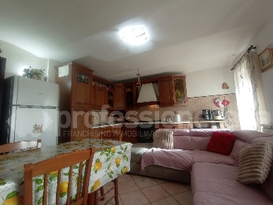 Foto Casa indipendente in Via Letizia 51, Ateleta di 137 m² con 4 locali
