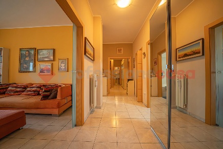 Foto Appartamento a Cecina Cecina Centro di 120 m² con 5 locali in vendita