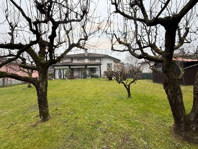 Foto Villa singola a Paullo Centro di 200 m² con 5 locali in vendita