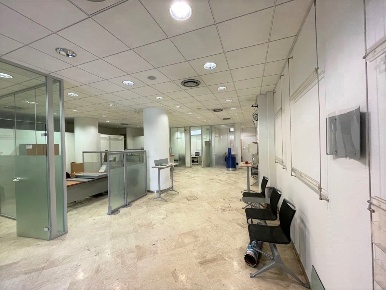 Foto Negozio in Viale Sant'Avendrace 279, Cagliari Is Mirrionis di 230 m²