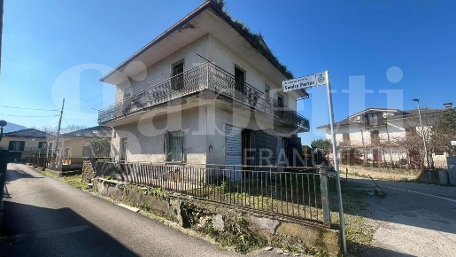 Foto Casa indipendente in Sandro Pertini, Riardo di 110 m² con 5 locali
