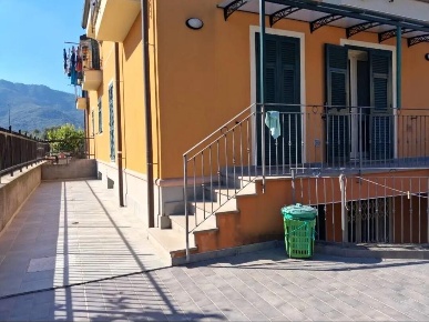 Foto Appartamento in Via Pieve di Teco, Albenga Centro di 70 m² in vendita