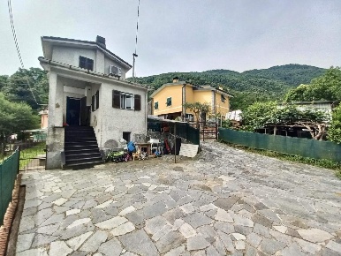 Foto Villa unifamiliare in Via Mortasco 6, Cicagna di 100 m² con 4 locali