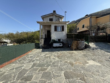 Foto Villa unifamiliare in Via Mortasco 6, Cicagna di 100 m² con 4 locali