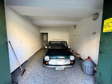 Foto Box in Via Martiri della Libertà 257r, Campomorone Centro di 24 m²