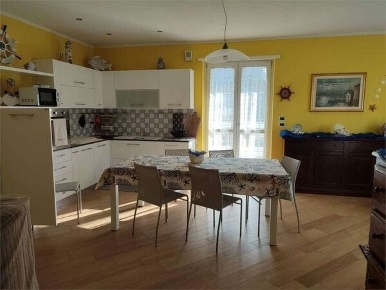 Foto Villa bifamiliare a Loano Centro di 200 m² con 4 locali in vendita