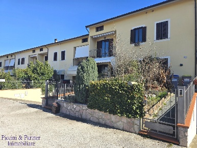 Foto Villa a schiera in Via Macedonio Melloni, Spoleto di 182 m² in vendita